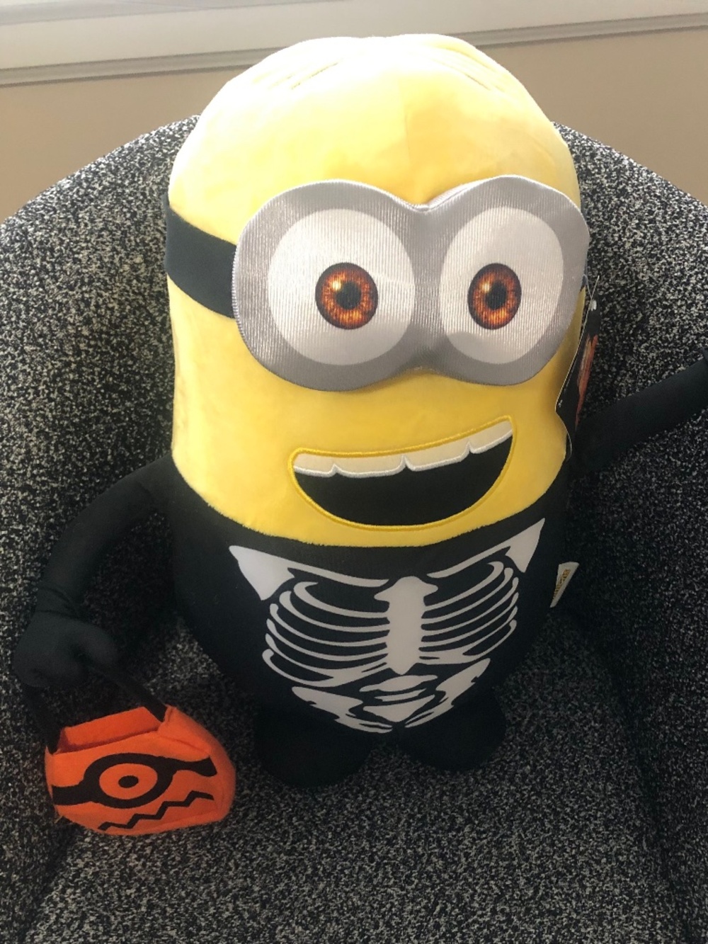 Minion plush toy Dave Halloween greeter 18.5” NWT